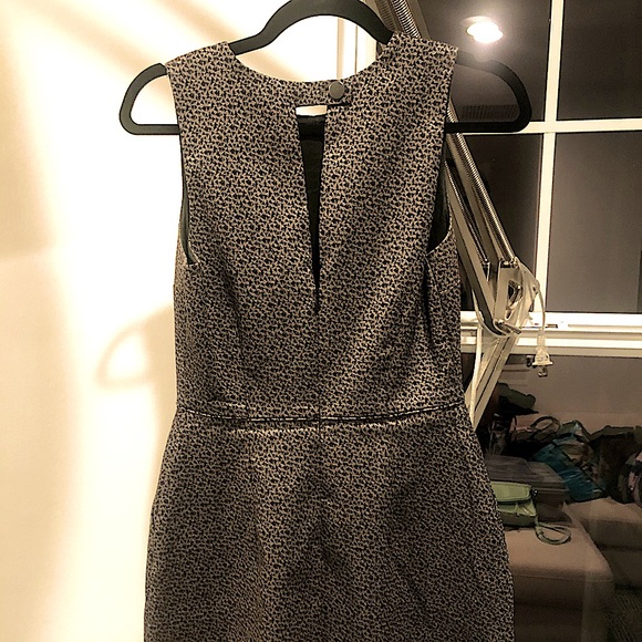 EUC | GAP Black and Muted Gold A-Line Dress w/ Pockets - Picture 4 of 7